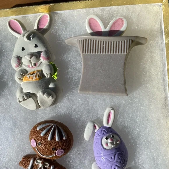 Collection of 5 1970s vintage pins - Picture 2 of 10